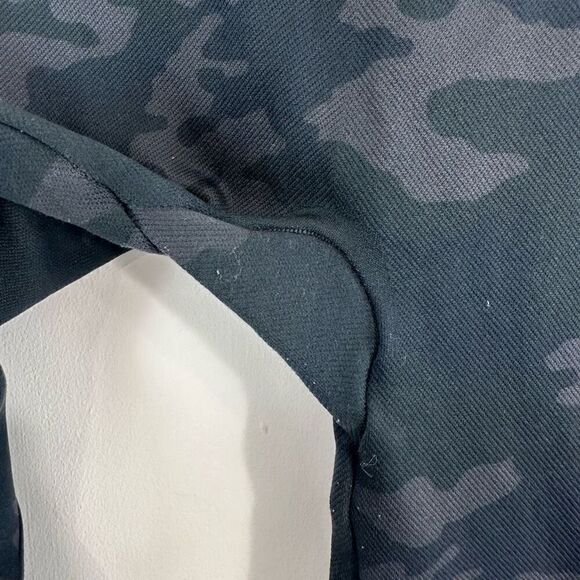 Spanx Look At Me Now Seamless Leggings in Camo Size L - Picture 7 of 8